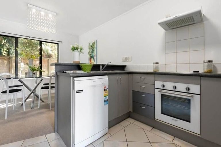 Photo of property in 2/8 Flynn Street, Birkdale, Auckland, 0626