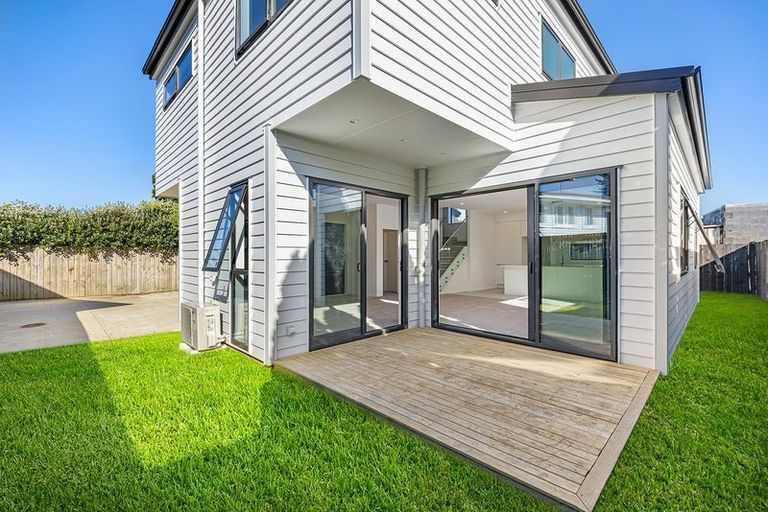 Photo of property in 33 Mountain Road, Mangere Bridge, Auckland, 2022