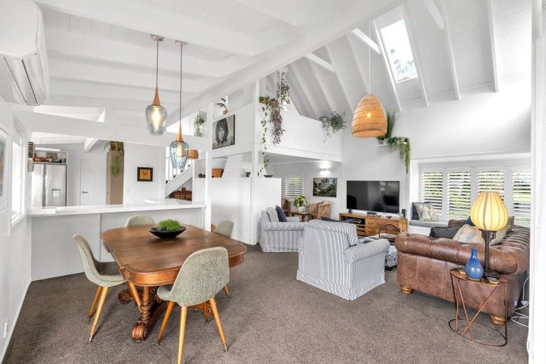 Photo of property in 217 Point View Drive, East Tamaki Heights, Auckland, 2016