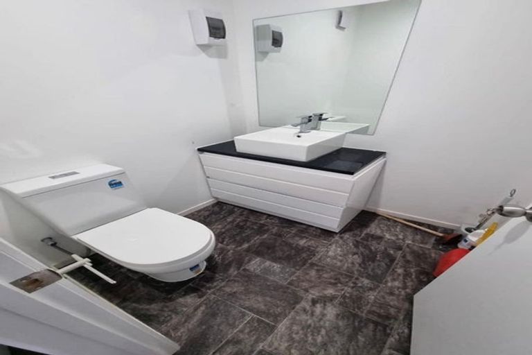Photo of property in 8 Angeline Place, Massey, Auckland, 0614