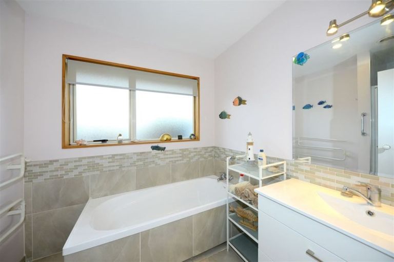 Photo of property in 52 Skerten Avenue, Hornby, Christchurch, 8042