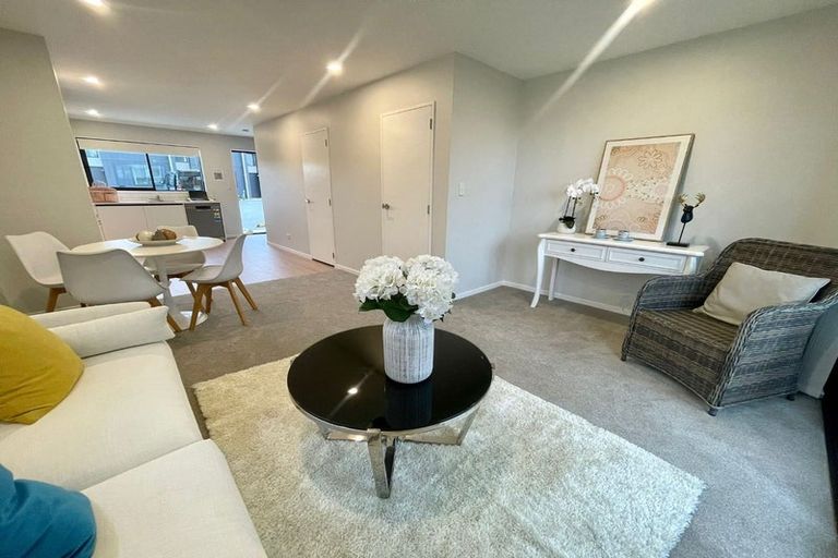 Photo of property in 16 Huri Street, Mangere Bridge, Auckland, 2022