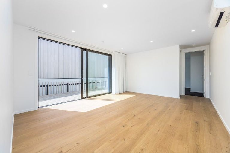 Photo of property in 771b East Coast Road, Northcross, Auckland, 0630