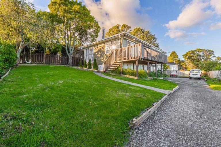 Photo of property in 14 Kemp Road, Massey, Auckland, 0614