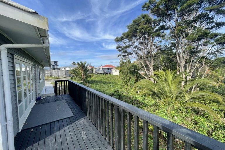 Photo of property in 5a Springbank Lane, Te Atatu Peninsula, Auckland, 0610