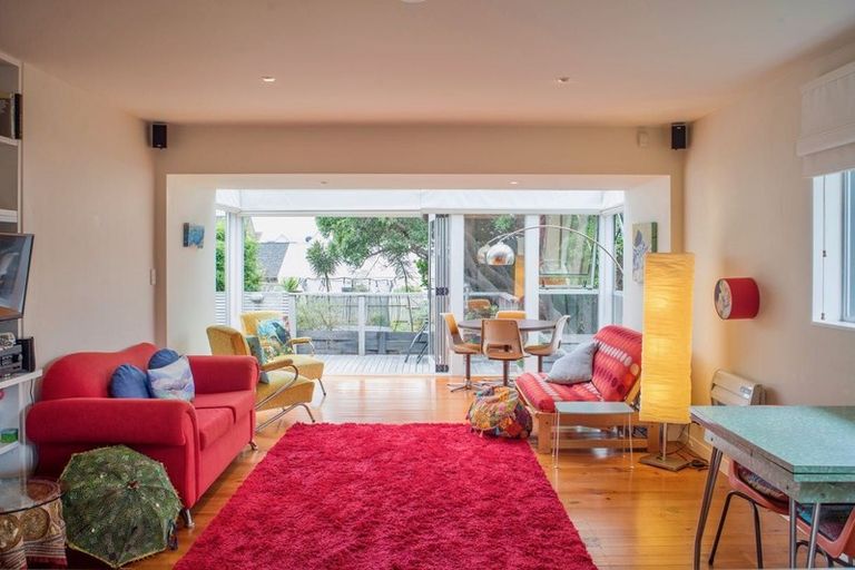 Photo of property in 19f3 Burnham Street, Seatoun, Wellington, 6022