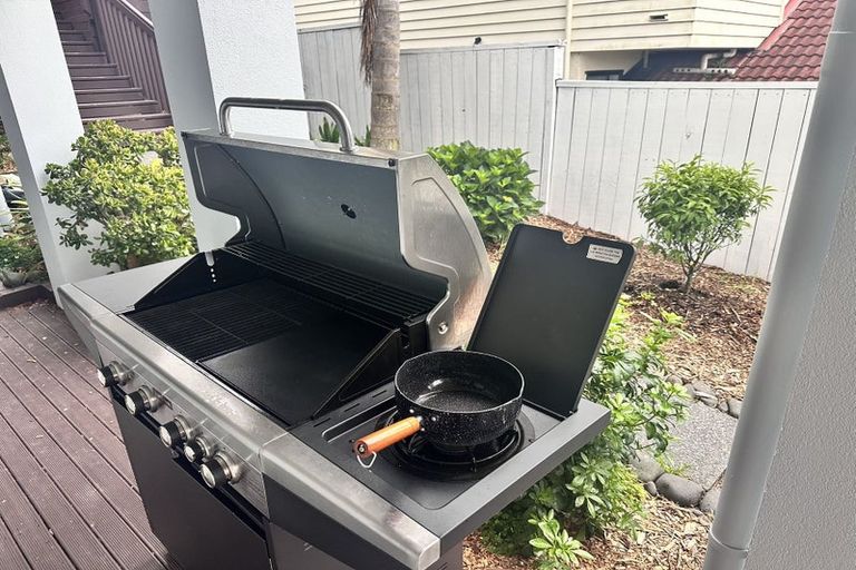 Photo of property in 5 Belleaire Court, West Harbour, Auckland, 0618