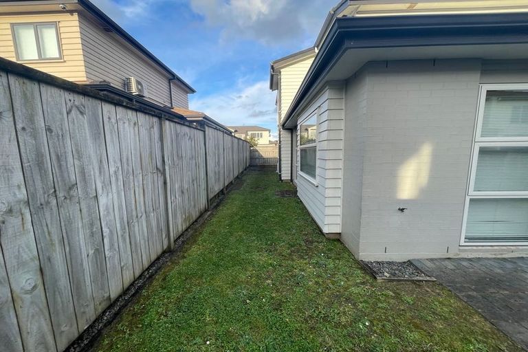 Photo of property in 3 Lorenzo Way, Flat Bush, Auckland, 2016