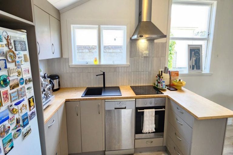 Photo of property in 10a Cutfield Road, New Plymouth, 4310