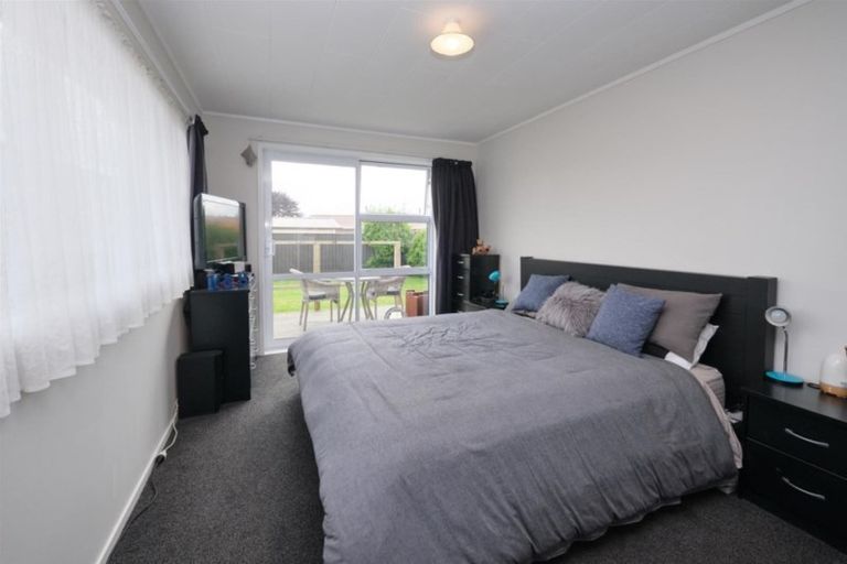 Photo of property in 22 Oberon Street, Stratford, 4332