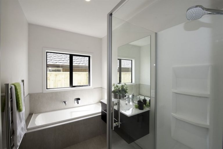 Photo of property in 17 Papa Orchard Drive, Kumeu, 0810