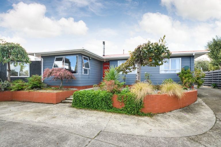 Photo of property in 2 Grant Place, Awapuni, Palmerston North, 4412