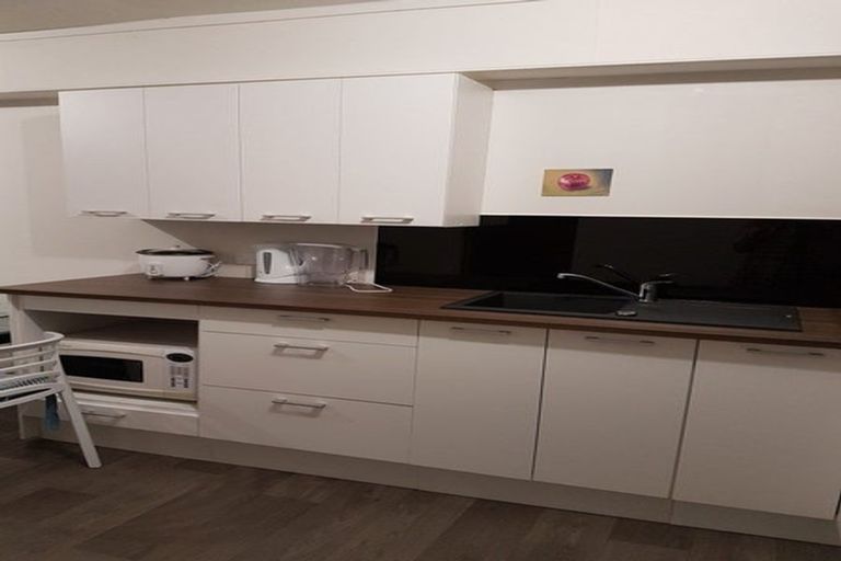 Photo of property in 2/101 Hillside Road, Glenfield, Auckland, 0627