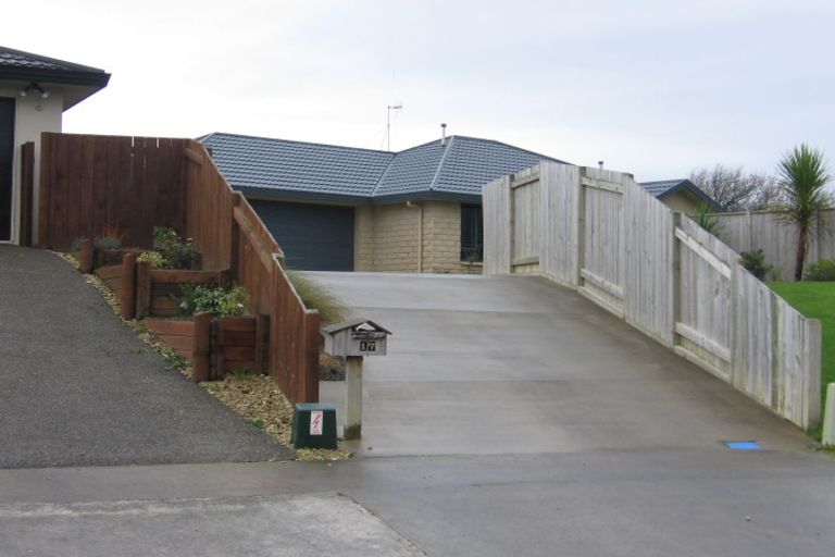 Photo of property in 17 Aspen Way, Kelvin Grove, Palmerston North, 4414