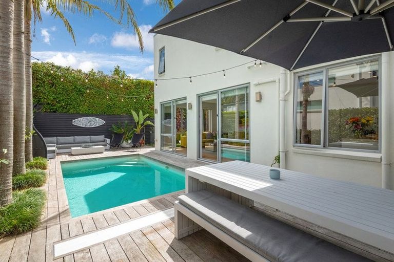 Photo of property in 15 Waitemata Road, Hauraki, Auckland, 0622