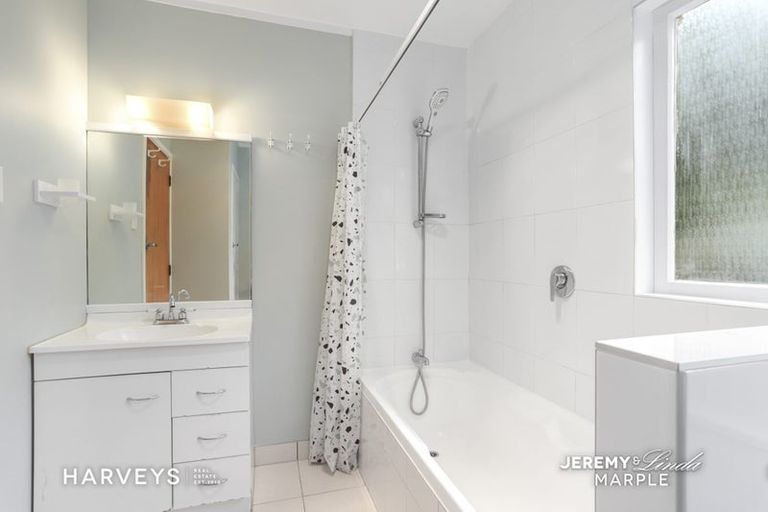 Photo of property in 12 Highland Avenue, Titirangi, Auckland, 0604