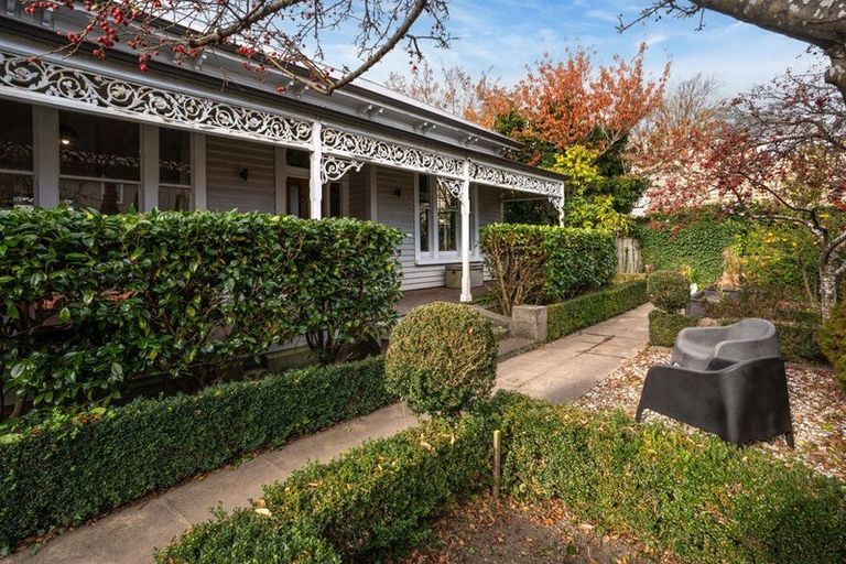 Photo of property in 8 Aikmans Road, Merivale, Christchurch, 8014