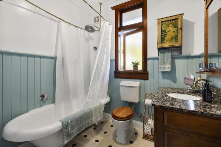 Photo of property in 17 Burrows Avenue, Karori, Wellington, 6012