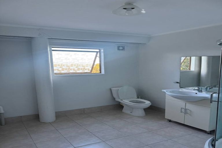 Photo of property in 45 Agincourt Street, Glenfield, Auckland, 0629