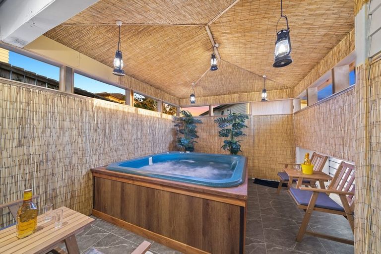 Photo of property in 14 Kereru Rise, Papakura, 2110