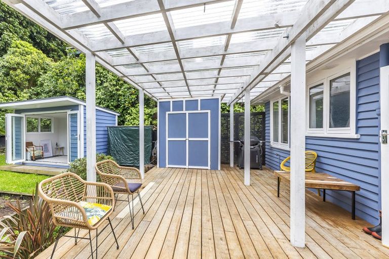 Photo of property in 65 Airlie Road, Plimmerton, Porirua, 5026