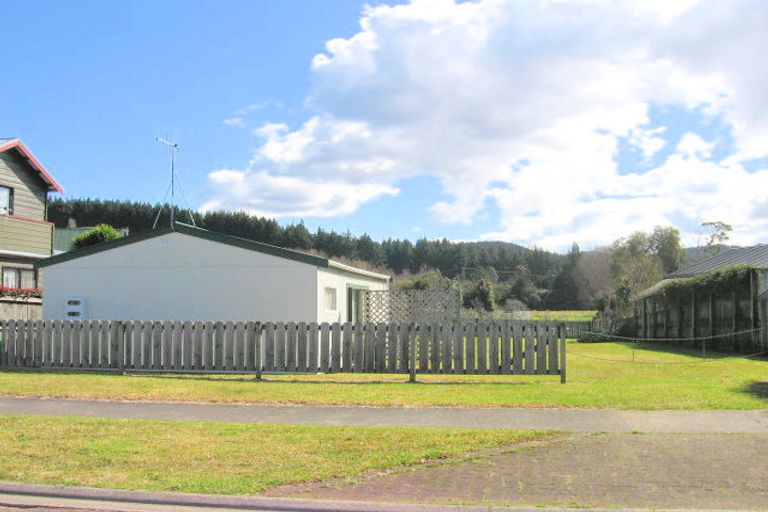 Photo of property in 137 Everitt Crescent, Whangamata, 3620