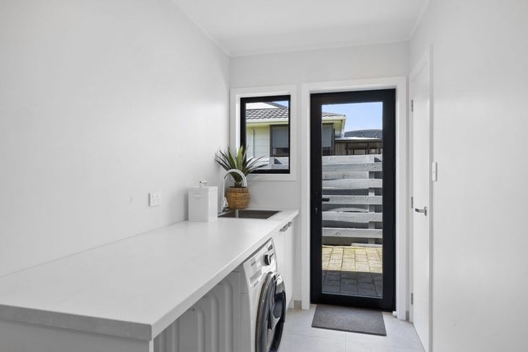 Photo of property in 40 Heta Road, Highlands Park, New Plymouth, 4312