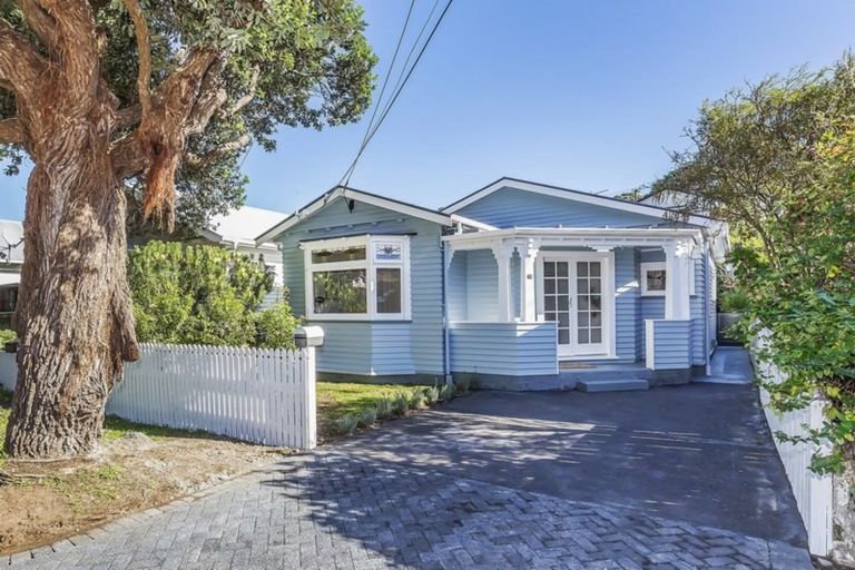 Photo of property in 72 The Parade, Island Bay, Wellington, 6023