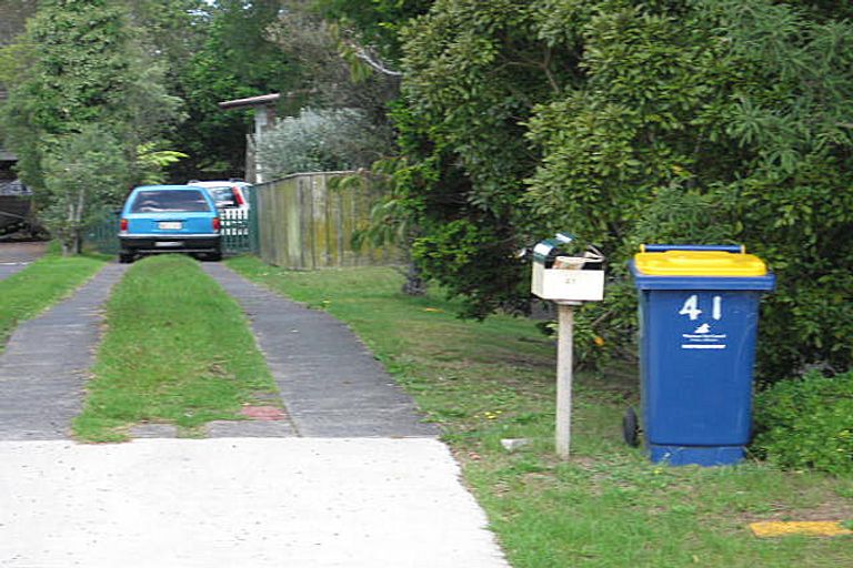 Photo of property in 41 Royal View Road, Te Atatu South, Auckland, 0610