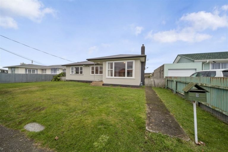 Photo of property in 5 Murray Avenue, Hawera, 4610