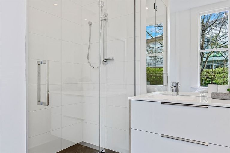 Photo of property in 200 Edgeware Road, Edgeware, Christchurch, 8013
