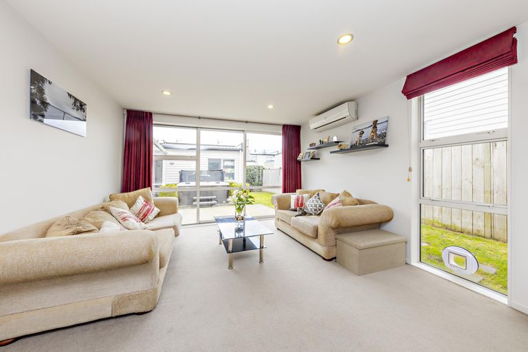 Photo of property in 6 Mcginty Street, Takanini, 2112