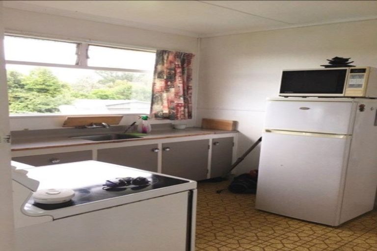Photo of property in 31 Luckens Road, West Harbour, Auckland, 0618