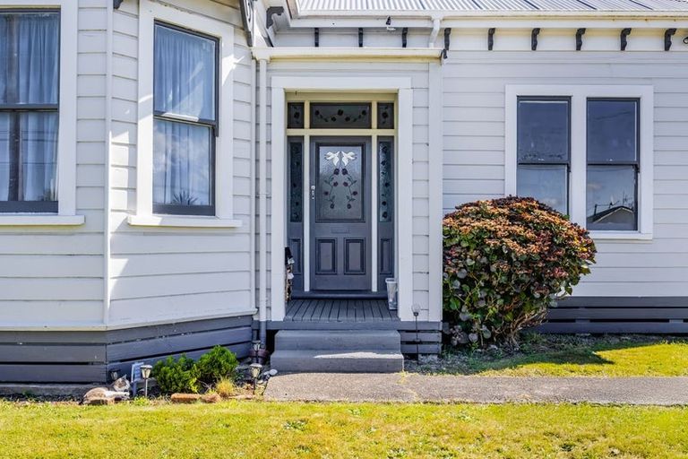 Photo of property in 25 Milmoe Street, Hawera, 4610