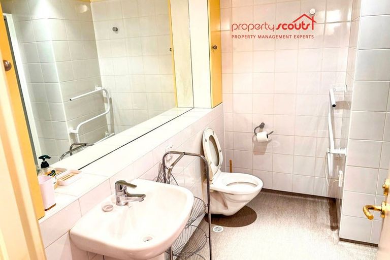 Photo of property in Kelvin House, 5c/16 The Terrace, Wellington Central, Wellington, 6011