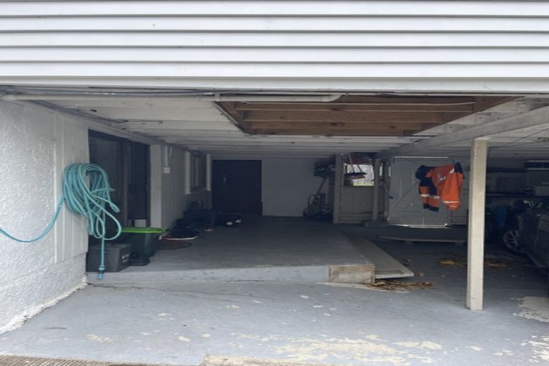 Photo of property in 209a Sturges Road, Henderson, Auckland, 0612