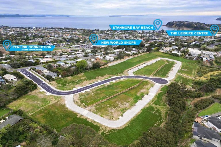Photo of property in 37 Whenuateitei Crescent, Stanmore Bay, 0932