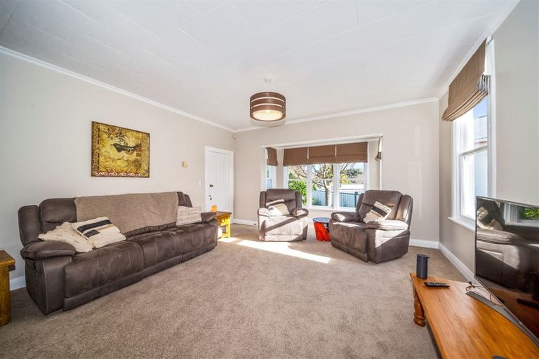 Photo of property in 1 Hunter Street, Hawera, 4610