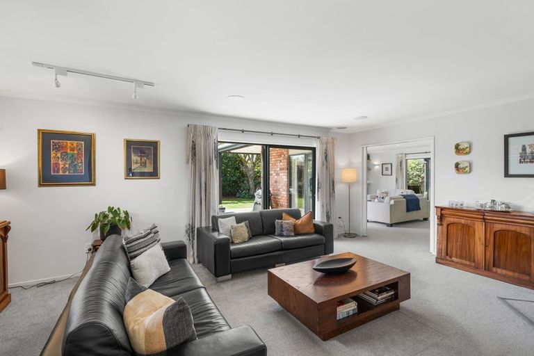 Photo of property in 9 Inglewood Place, Avonhead, Christchurch, 8042