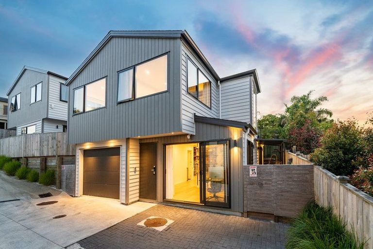 Photo of property in 152b Luckens Road, West Harbour, Auckland, 0618