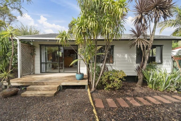 Photo of property in 2/103 Glendale Road, Glen Eden, Auckland, 0602