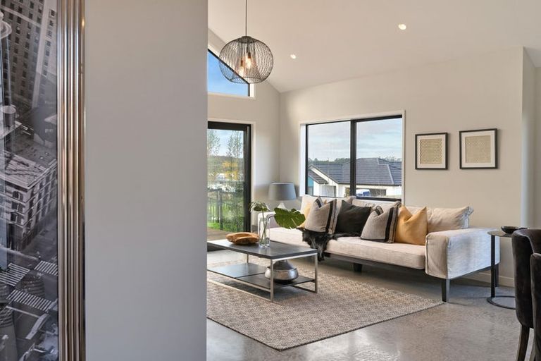 Photo of property in 38 Vinistra Road, Kumeu, 0810
