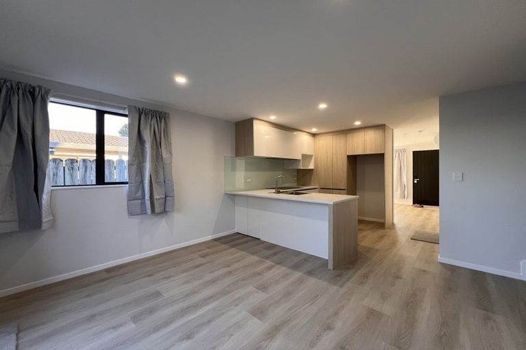 Photo of property in 130d Bradbury Road, Botany Downs, Auckland, 2010