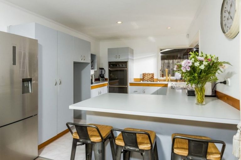 Photo of property in 8 Highwood Grove, Torbay, Auckland, 0630