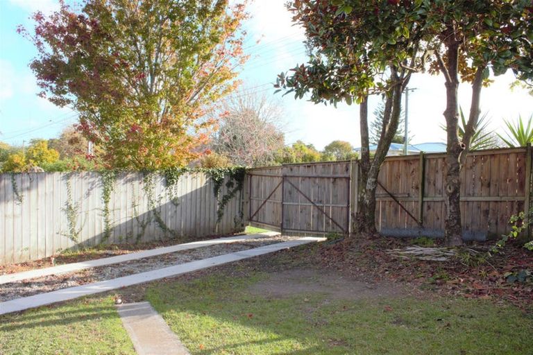 Photo of property in 90 Matipo Road, Te Atatu Peninsula, Auckland, 0610