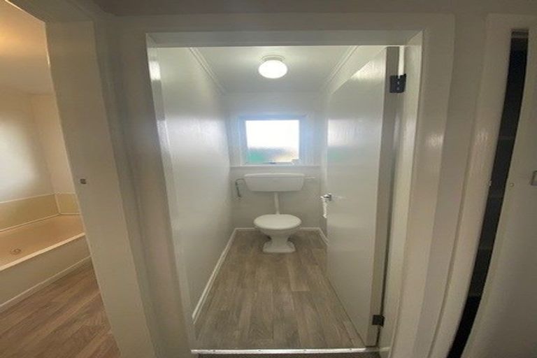 Photo of property in 4 Hallewell Crescent, Johnsonville, Wellington, 6037