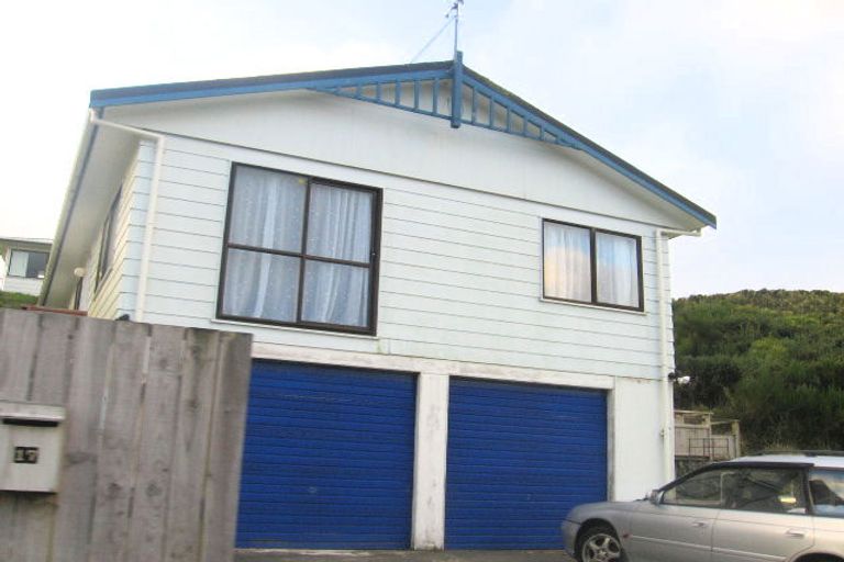 Photo of property in 17 Cathie Place, Karori, Wellington, 6012