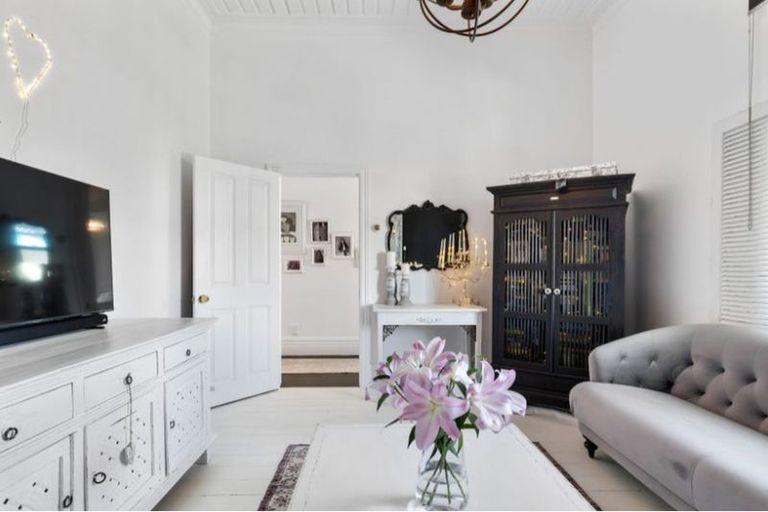 Photo of property in 32 Belt Road, Moturoa, New Plymouth, 4310