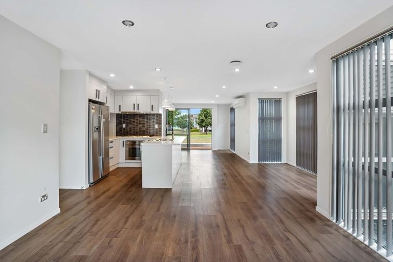 Photo of property in 17 Phar Lap Crescent, Takanini, 2112