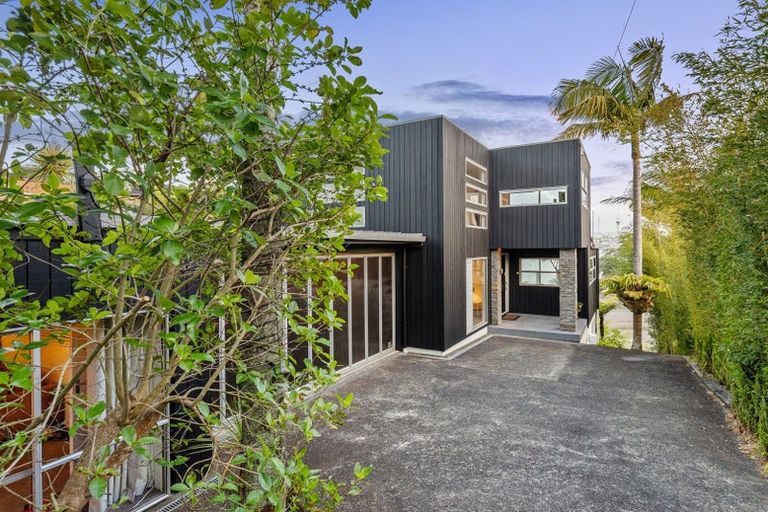 Photo of property in 39 Maritime Terrace, Birkenhead, Auckland, 0626